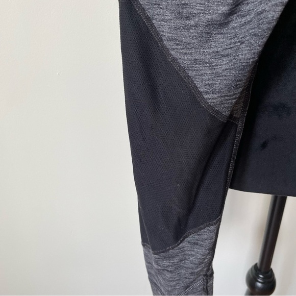 Athleta Relay Tight 2.0 Grey Heather Mid Rise Ankle Crop Pockets Leggings Size M - Picture 11 of 12